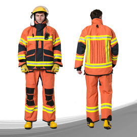 オレンジ色の消防士のユニフォーム、高い耐久性の耐火性のスーツ